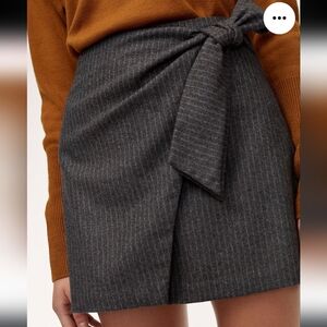 Aritzia WINFRED Wrap Front Skirt. Size 6. Gray pinstripe. Wool.